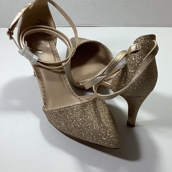 Journee Collection Woman’s Glitter D’Orsay Pointed Toe Wrap Strap Pumps - Picture 4 of 6